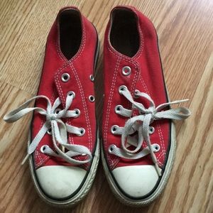 Red low top converse